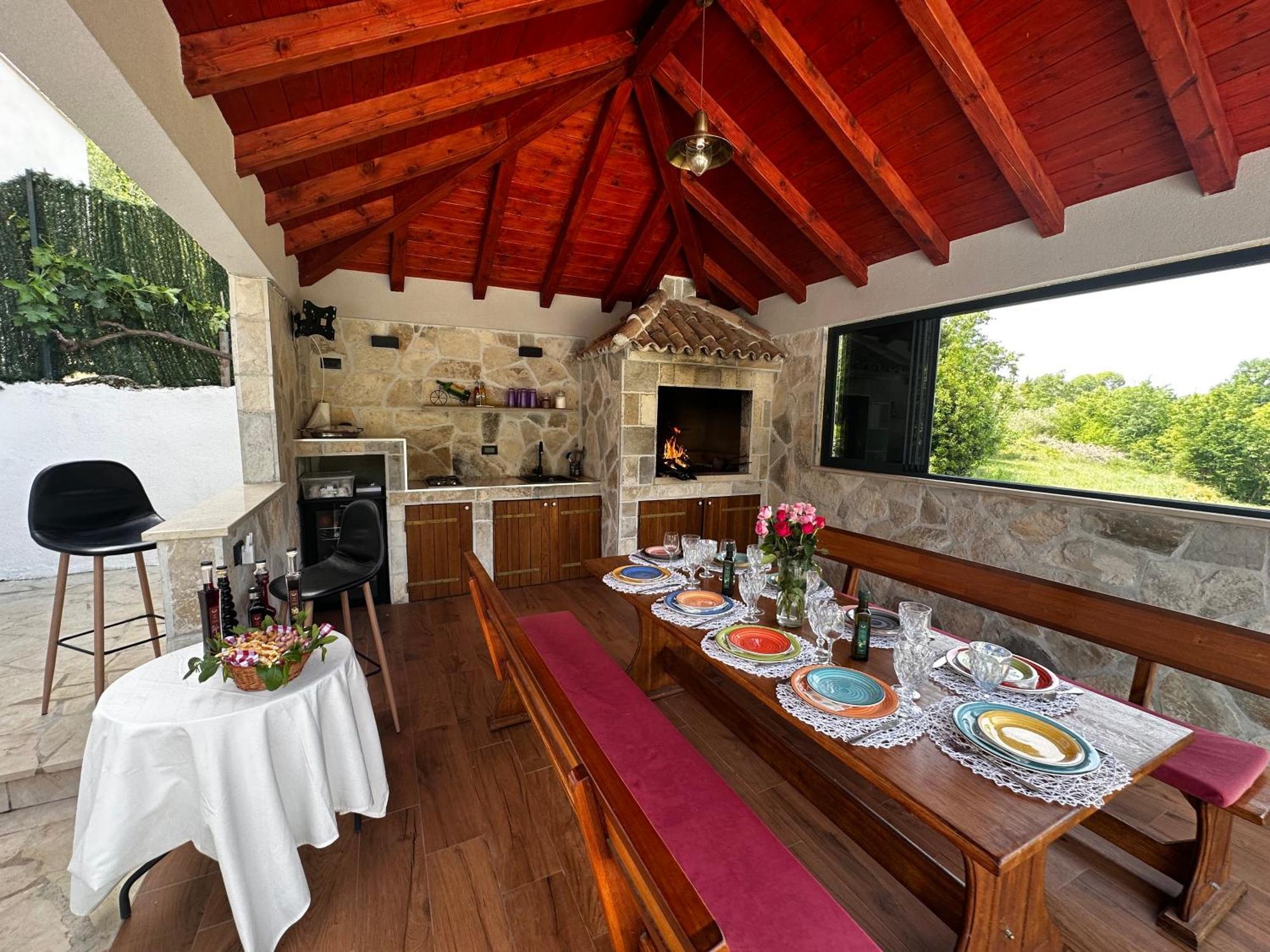 Villa Ivona With Swimming Pool And Jacuzzi Oslje Kültér fotó