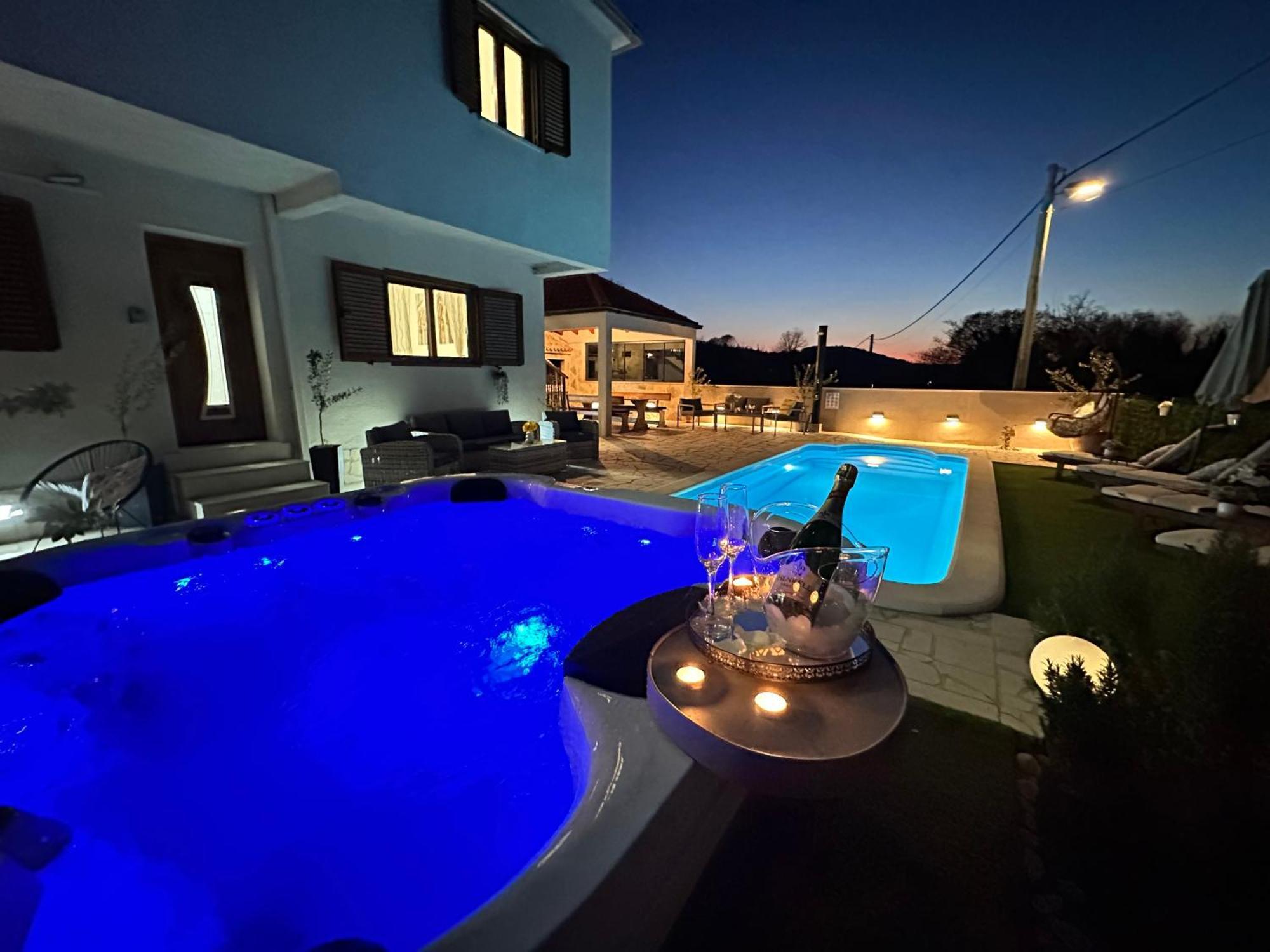 Villa Ivona With Swimming Pool And Jacuzzi Oslje Kültér fotó