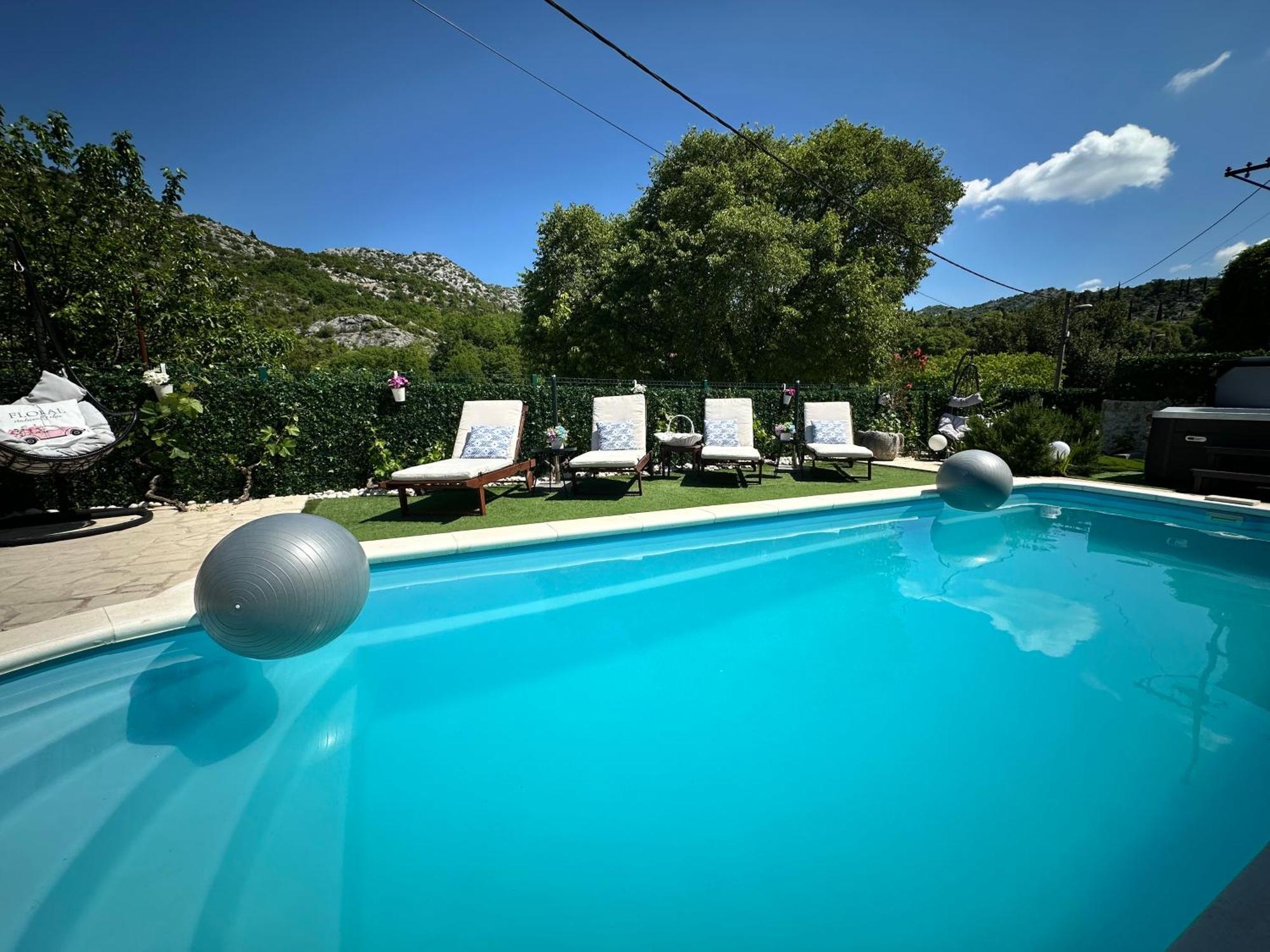 Villa Ivona With Swimming Pool And Jacuzzi Oslje Kültér fotó