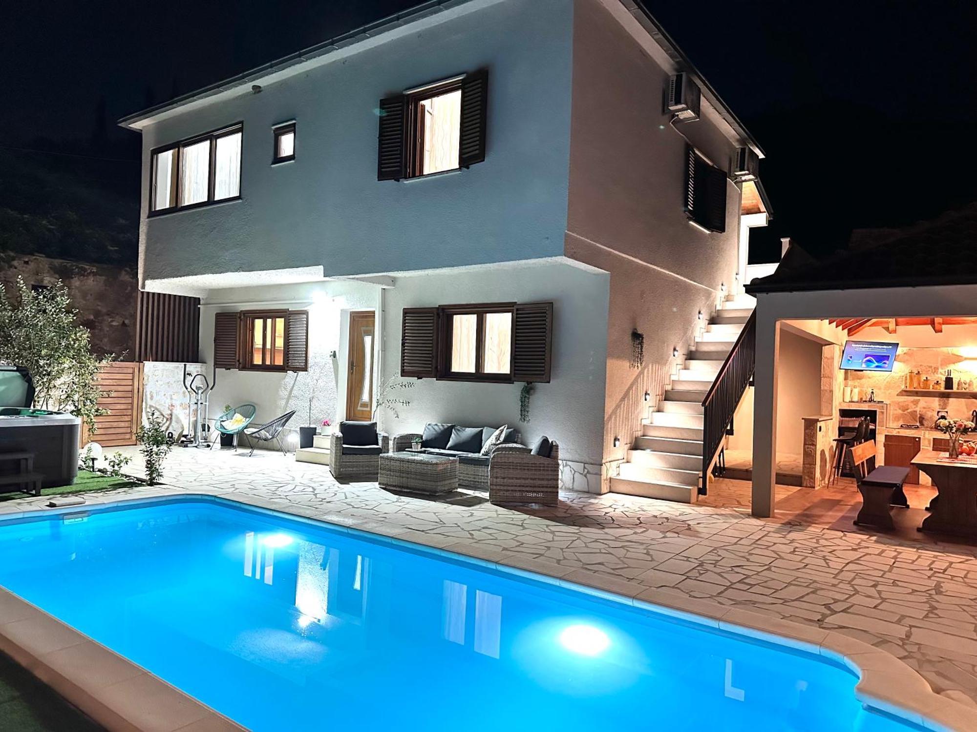 Villa Ivona With Swimming Pool And Jacuzzi Oslje Kültér fotó