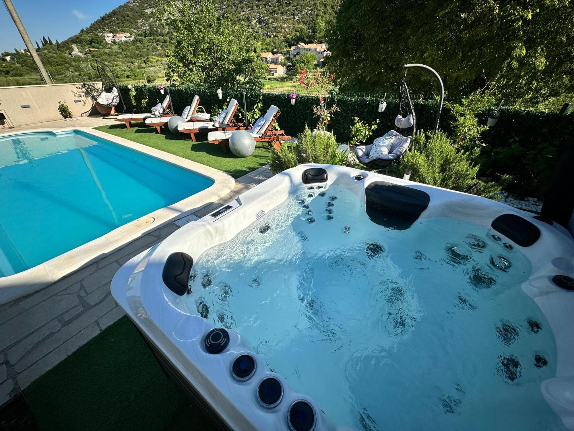 Villa Ivona With Swimming Pool And Jacuzzi Oslje Kültér fotó