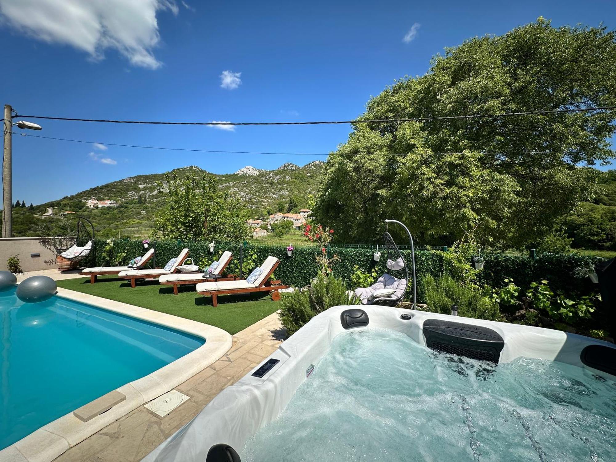 Villa Ivona With Swimming Pool And Jacuzzi Oslje Kültér fotó